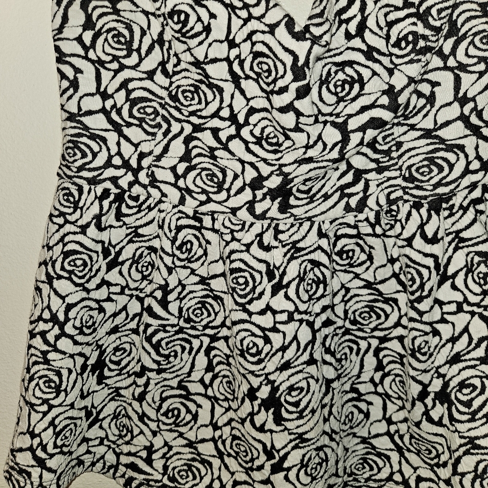 Pins And Needles Womans Black And White Floral Strapless Top Size L - Picture 4 of 13